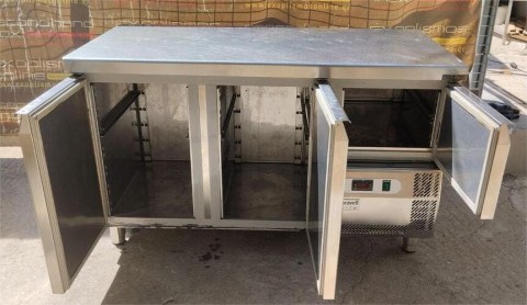 Ψυγείο Πάγκος Συντήρηση Με 2+1 Πόρτες 135x70x3Cm Μεταχειρισμένο